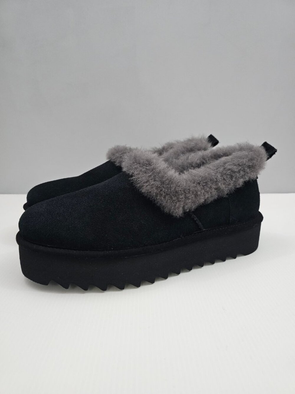 UGG Nita Platform Cozy Slippers Womens 10 Black Gray Suede Sheepskin Slip On NEW